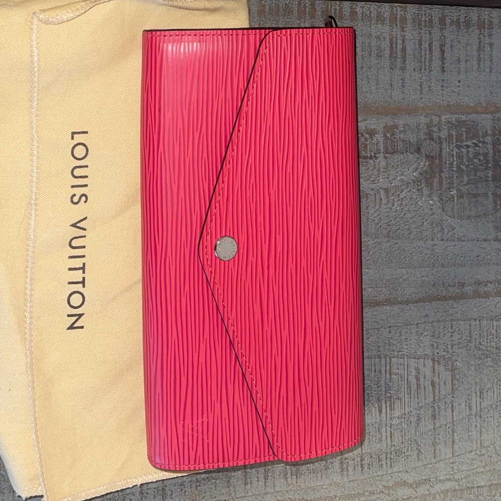 SOLD - louis vuitton epi sarah wallet